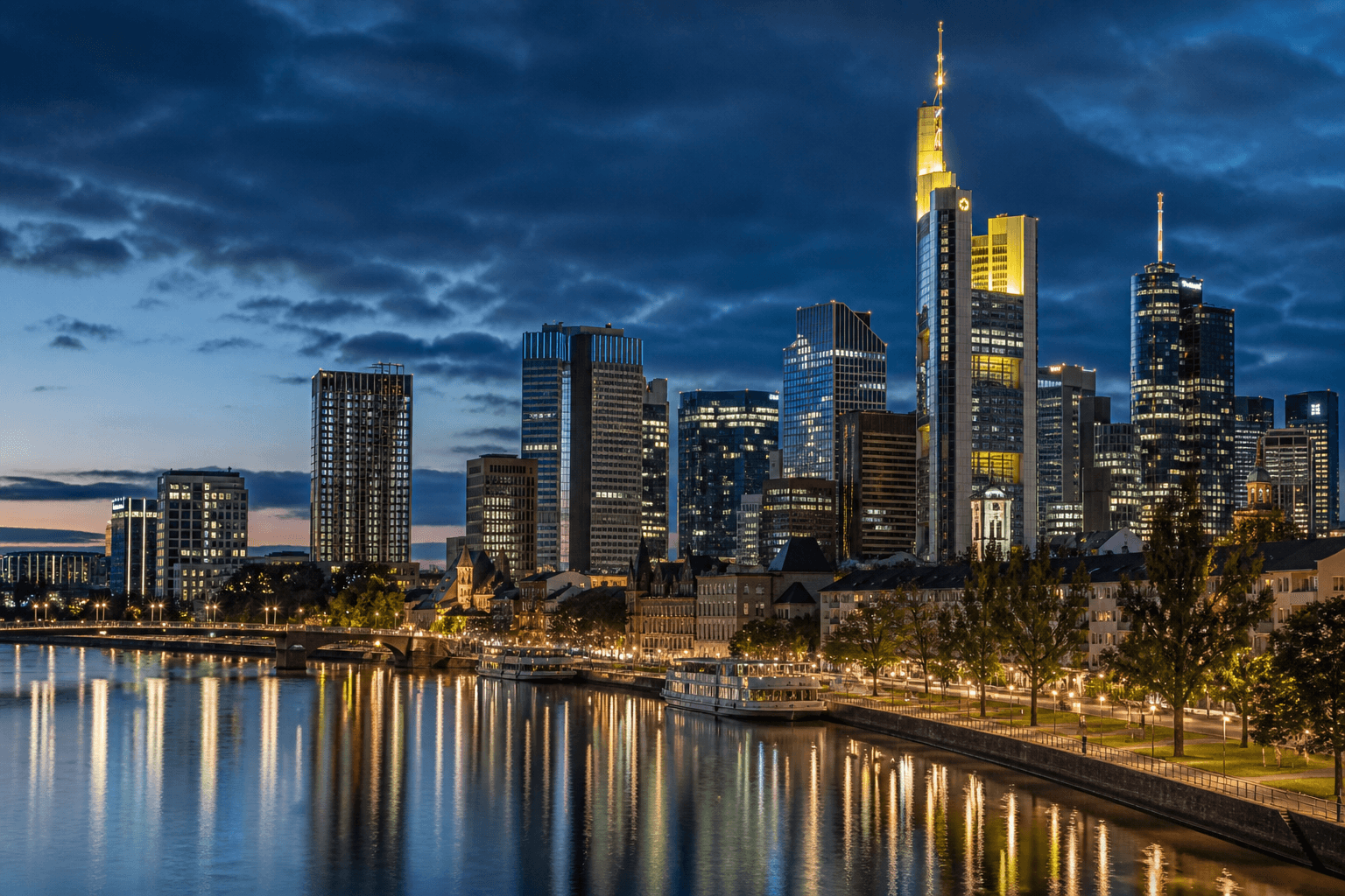 PLACEHOLDER: Mainufer und Bankenskyline im Abendlicht — Escort Frankfurt am Main (Austauschbild)